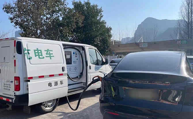 碾子山区汽车搭电